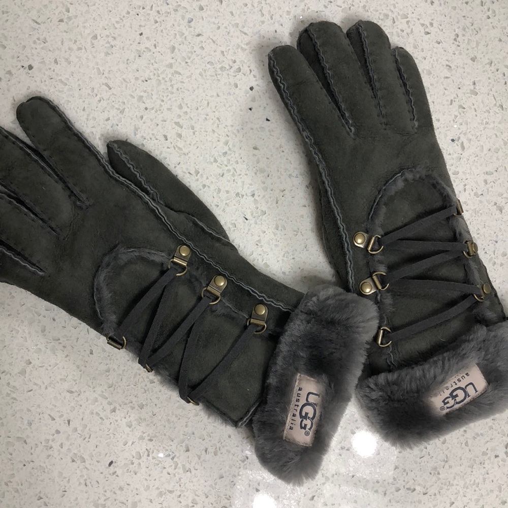 UGG Shearling Sheepskin Winter Gloves - Grey